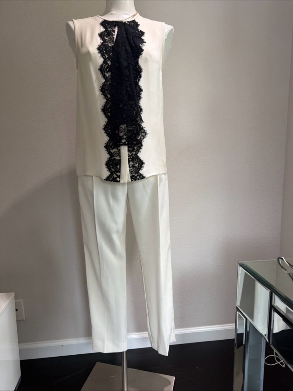 ST JOHN Silk Blouse with Black Lace Sz 4